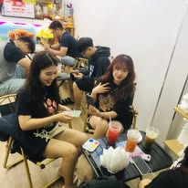 Hội bạn gái check-in SuTi